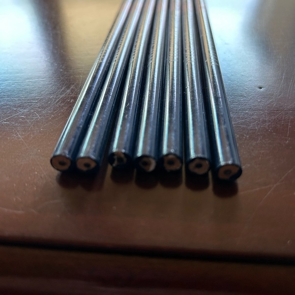 Set of 7 brand new unsharpened Vineyard Vines whale‎ logo pencils - Picture 2 of 3